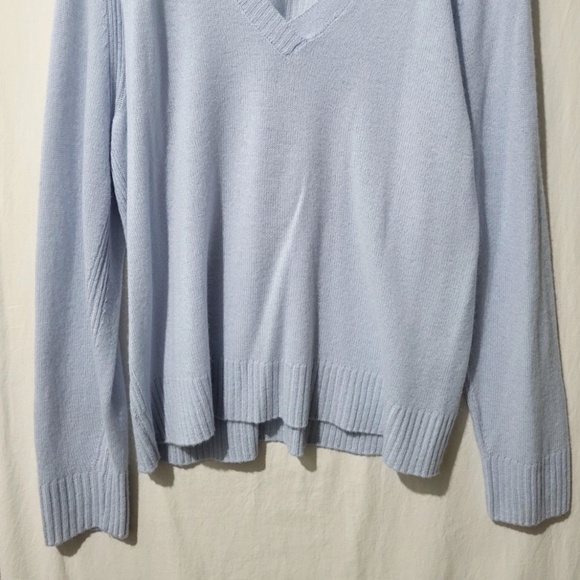 Unworn 360 Cashmere Light Blue Cashmere V-Neck Sweater - Picture 3 of 8